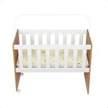 Mini Berço De Bebê Chiqueirinho Quarto Infantil Com Ridízios Acompanha Colchão 5 em 1 Branco Com Madeirado K7 Plus