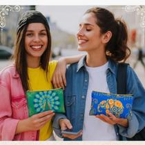 Mini Bolsa Necessaire Indiana em Lona de Algodão com Zíper Cor:Amarela Mini Bolsa Necessaire Indiana em Lona de Algodão com Zíper Cor:Amarela