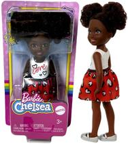 Mini Boneca Colecionável Menina Negra Com Cabelo Black Power Afro - Chelsea Club - Família Da Barbie - Mattel