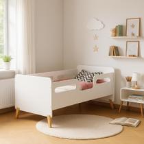 mini cama infantil MDF cor Branco com proteção lateral cecilia para quarto de criança pés de madeira retro estilo montessoriana mini cama infantil MDF cor Branco com proteção lateral cecilia para quarto de criança pés de madeira retro estilo montessoriana