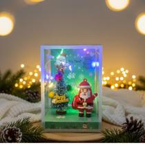 Mini Cenário Natalino LED a Bateria - Papai Noel e Árvore de Natal na Caixa DP Play