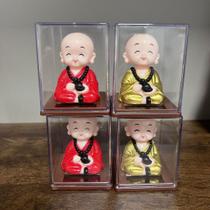 Mini Estatueta de Monge Zen com Manto Vermelho Dourado Buda Sorte