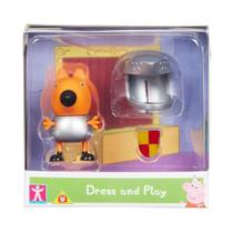 Mini Figura Peppa Pig com Roupinhas - Freddy Raposo com Roupa de Guerreiro - Sunny