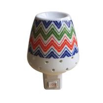 Mini Luminária Abajur De Tomada 2 Estágios Difusor Bivolt Mini Luminária Abajur De Tomada 2 Estágios Difusor Bivolt