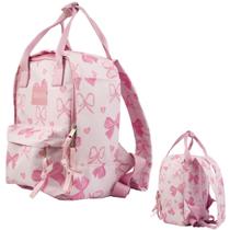 Mini Mochila Quadrada Sabra com Estampa de Lacinhos Mini Mochila Quadrada Sabra com Estampa de Lacinhos