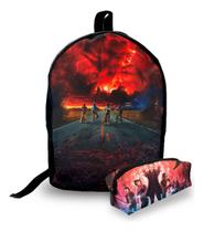 Mini Mochila Urbana + Estojo - Stranger Things 1 -lançamento