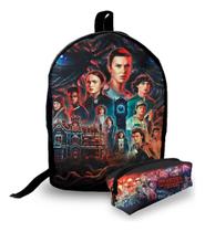 Mini Mochila Urbana + Estojo - Stranger Things 4 -lançamento