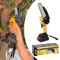 Mini Motosserra Elétrica Portátil 6” Bivolt com Bateria Recarregável Compacta Mini Motosserra Elétrica Portátil 6” Bivolt com Bateria Recarregável Compacta