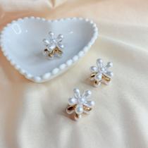 Mini Piranha de Cabelo Flor com Pérolas e Base Dourada
