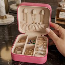 Mini Porta joias Luxo Com Divisórias De Veludo Por Dentro Mini Maleta Com Zíper Feito para Bijuterias e acessórios Cor Pink Mini Porta joias Luxo Com Divisórias De Veludo Por Dentro Mini Maleta Com Zíper Feito para Bijuterias e acessórios Cor Pink