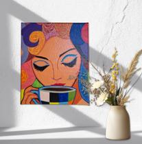 Mini Quadro Pintado a Mão para Decoração de Mulher tomando café