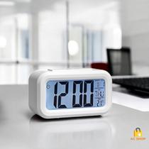 Mini Relógio de Mesa Cabeceira Digital Despertador Com Led Números Grandes À Pilha Ascende no Escuro Quarto Escritório