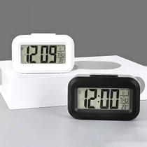Mini Relógio Digital LED Sortido Preto ou Branco com Hora, Data e Temperatura Design Compacto e Moderno Ideal para Casa e Viagem