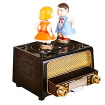 Mini toca-discos retrô Music Box com figuras de casais dançando