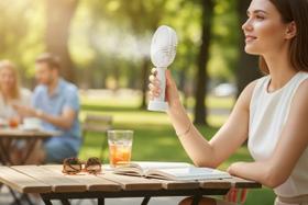 Mini Ventilador Portátil Recarregável 20cm Ventilador de Mão e Bolsa Com Cores Sortidas