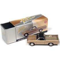 Miniatura - 1:64 - 1967 Chevy El Camino Gold - Storage Tin - Johnny Lightning JLCT009