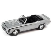 Miniatura - 1:64 - 1969 Chevy Camaro RS/SS Convertible - Prata - Muscle Cars USA - Johnny Lightning - JLMC032B Miniatura - 1:64 - 1969 Chevy Camaro RS/SS Convertible - Prata - Muscle Cars USA - Johnny Lightning - JLMC032B