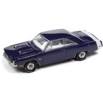 Miniatura - 1:64 - 1971 Dodge Dart Swinger 340 Special Purple - Vintage Muscle R2 - Auto World AW64362