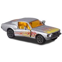 Miniatura - 1:64 - Ford Mustang Fastback c/ Lata - Metal Series - Majorette
