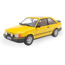 Miniatura 1988 Ford Escort XR3 1:24 California Classics