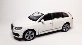 miniatura Audi Q7 GAM0214