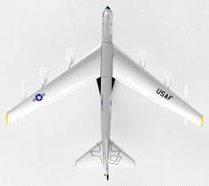 Miniatura Avião Boeing B-52 Stratofortess prata Daron 1/150