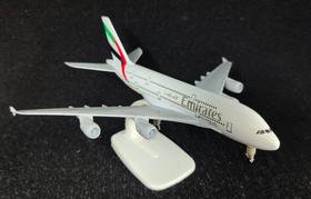 Miniatura Avião Comercial Airbus A380 Emirates - Escala 1/250 - AirCraft