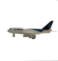 Miniatura Avião Lan 4 Turbinas c/ som e luz 1:300 Die Cast