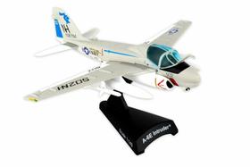 Miniatura aviao militar americano a-6 intruder daron 1/145