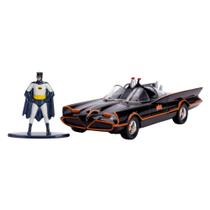 Miniatura Batmóvel Serie de TV 1966 Escala 1:32 com Boneco Carrinho do Batman JAD31703 - Jada Toys