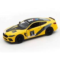 Miniatura BMW M8 Competition Coupe Livery Edition Kinsmart 1:38 Metal e Fricção Amarelo