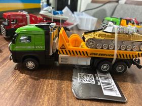 Miniatura Caminhão Guincho Grua Plataforma com veiculo 1:64 Miniatura Caminhão Guincho Grua Plataforma com veiculo 1:64