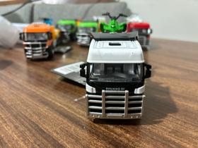 Miniatura Caminhão Guincho Grua Plataforma com veiculo 1:64 Miniatura Caminhão Guincho Grua Plataforma com veiculo 1:64