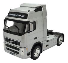 Miniatura Caminhão Volvo Fh 12 Globetrotter Prata Welly 1:32
