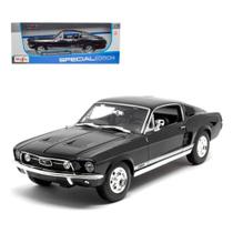 Miniatura Carro 1967 Ford Mustang GTA Fastback 1:18 Maisto Miniatura Carro 1967 Ford Mustang GTA Fastback 1:18 Maisto