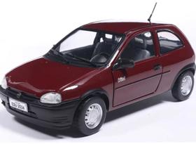 Miniatura Carro Chevrolet Corsa (1994) -1:24 California Toys Miniatura Carro Chevrolet Corsa (1994) -1:24 California Toys