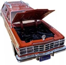 Miniatura Carro Chrysler LeBaron Town &amp Country Wagon (1979) - 1:24 - Motor Max