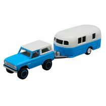 Miniatura Carro Ford Bronco 1966 com Trailer camper 1/64 Maisto 15368