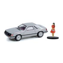 Miniatura Carro Ford Mustang Coupe Com Figura 1979 1/64 Greenlight Gre97120 Miniatura Carro Ford Mustang Coupe Com Figura 1979 1/64 Greenlight Gre97120
