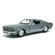 Miniatura Carro Ford Mustang Gt 1967 1/24 Special Edition Cinza Maisto 31260