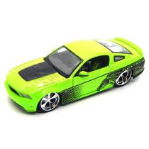 Miniatura Carro Ford Mustang Gt 2011 1/24 Verde Maisto 31021