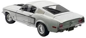 Miniatura Carro Ford Mustang GT Cobra Jet (1968) - Branco - 1:18 - Maisto