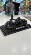 Miniatura carro preto com dourado