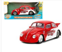 Miniatura Carro Volkswagen Drag Beetle Fusca "Cherry On Top" (1959) - 1:24