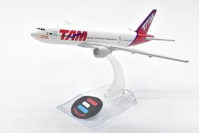 Miniatura de avião boeing 777 tam em metal - 1:400 Miniatura de avião boeing 777 tam em metal - 1:400