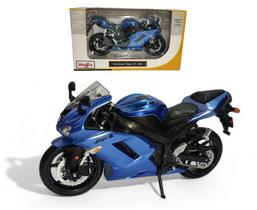 Miniatura de moto na escala 1/12 maisto