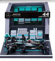 Miniatura Diorama Pit Pass F1 Mercedes Benz W15 - AMG Petronas 1:43 Burago