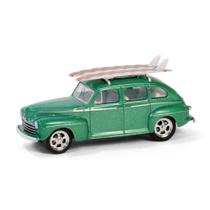 Miniatura Ford Fordor Super Delixe 1946 Surf - The Hobby Shop - Série 16 - Greenlight - 1:64 Miniatura Ford Fordor Super Delixe 1946 Surf - The Hobby Shop - Série 16 - Greenlight - 1:64
