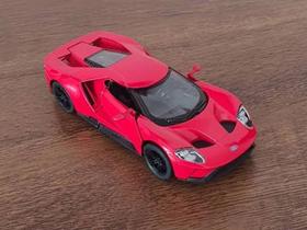 Miniatura Ford GT 2017 Kinsmart 1/38 Metal e Fricção Vermelho..