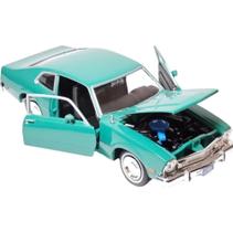 Miniatura Ford Maverick 1974 escala 1/24 motormax